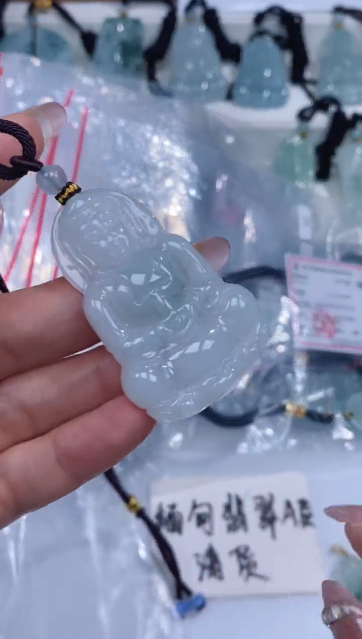 颈饰未镶嵌翡翠吊坠