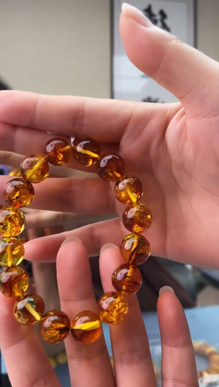 琥珀未镶嵌珠宝奇石T022 13微瑕假一罚十，多样性发一件