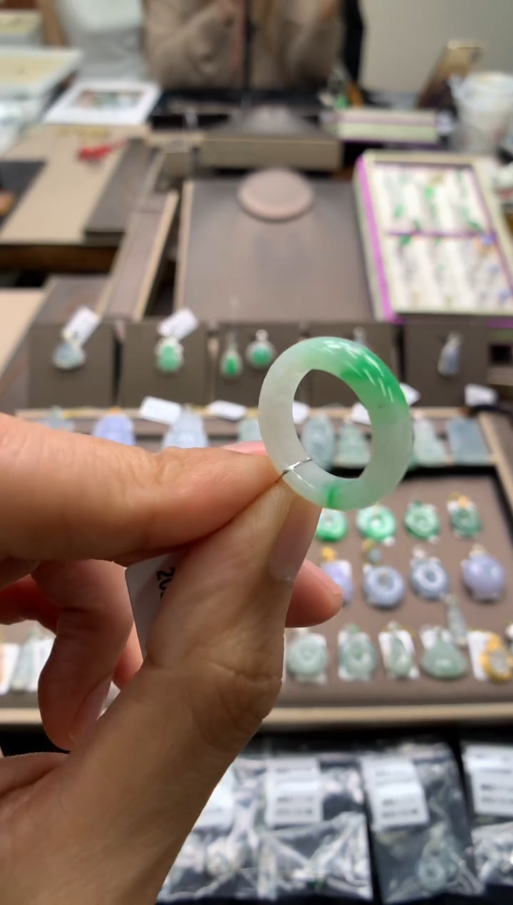 颈饰未镶嵌翡翠戒圈5.5圈