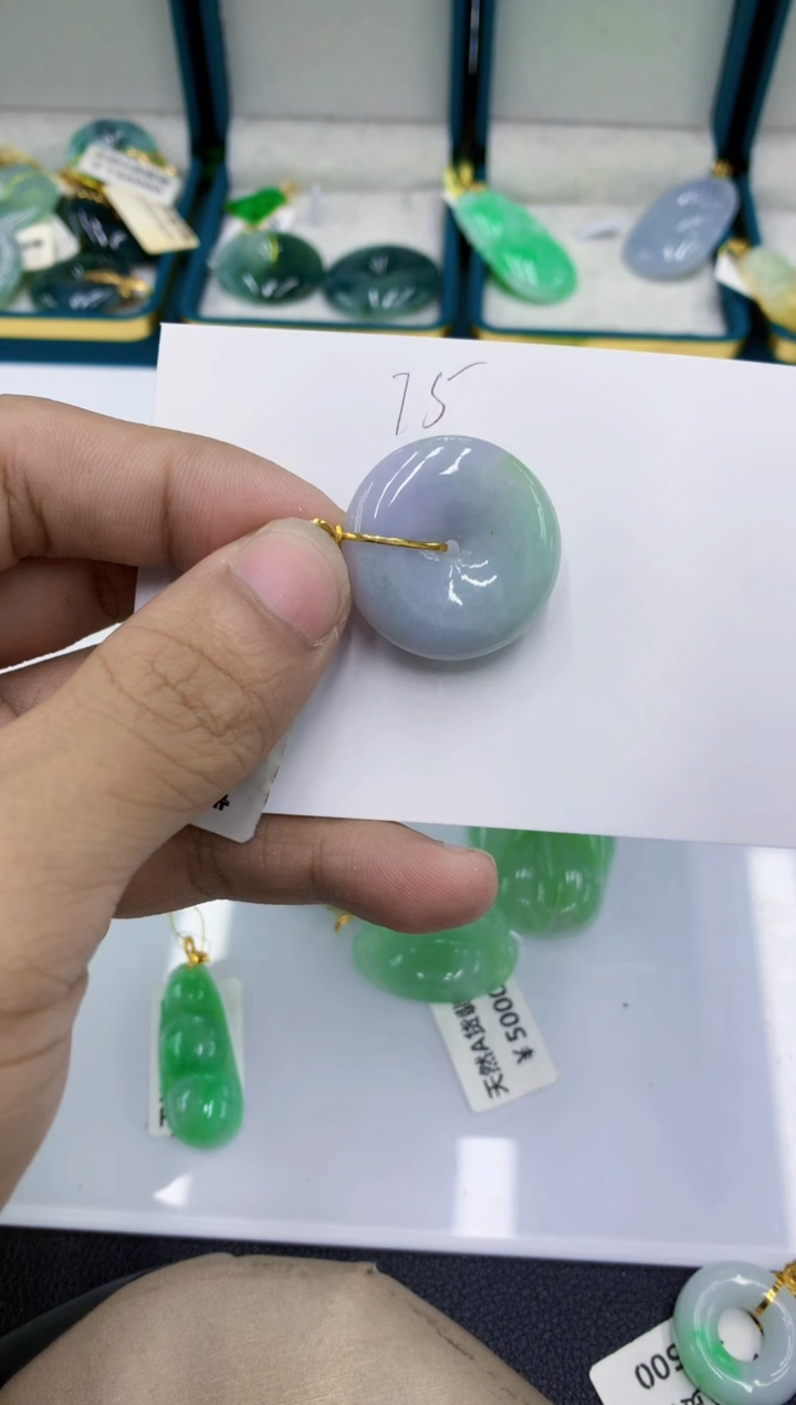 颈饰18K金镶嵌翡翠琴**欢翡翠