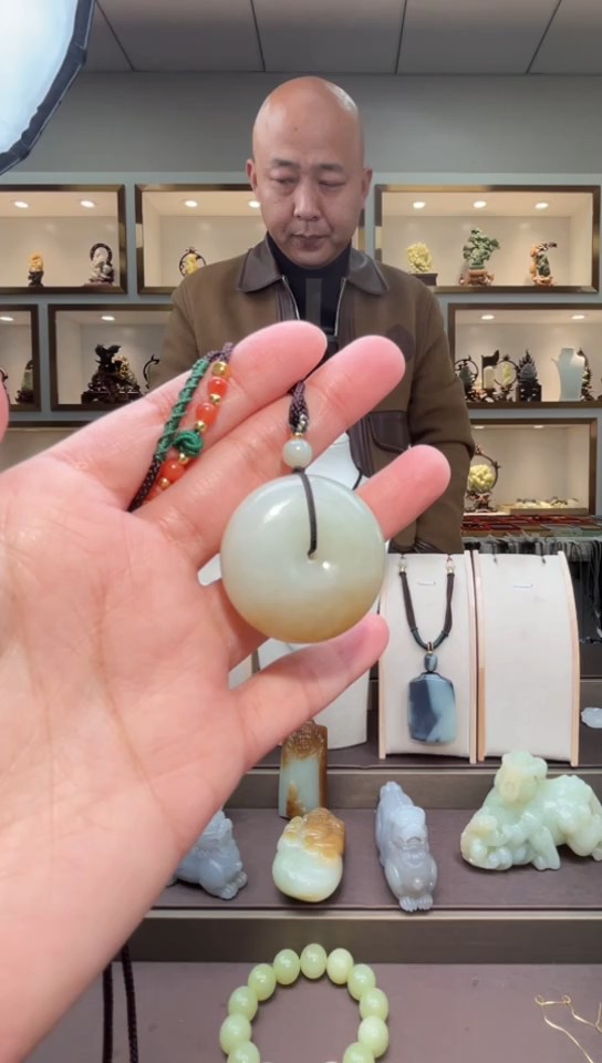 颈饰未镶嵌和田玉苏