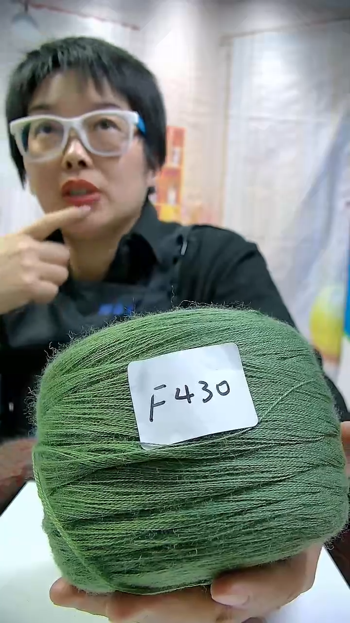  【F430荷叶绿】中粗美丽诺纯羊毛1团(0.5斤)(适用8号针)  