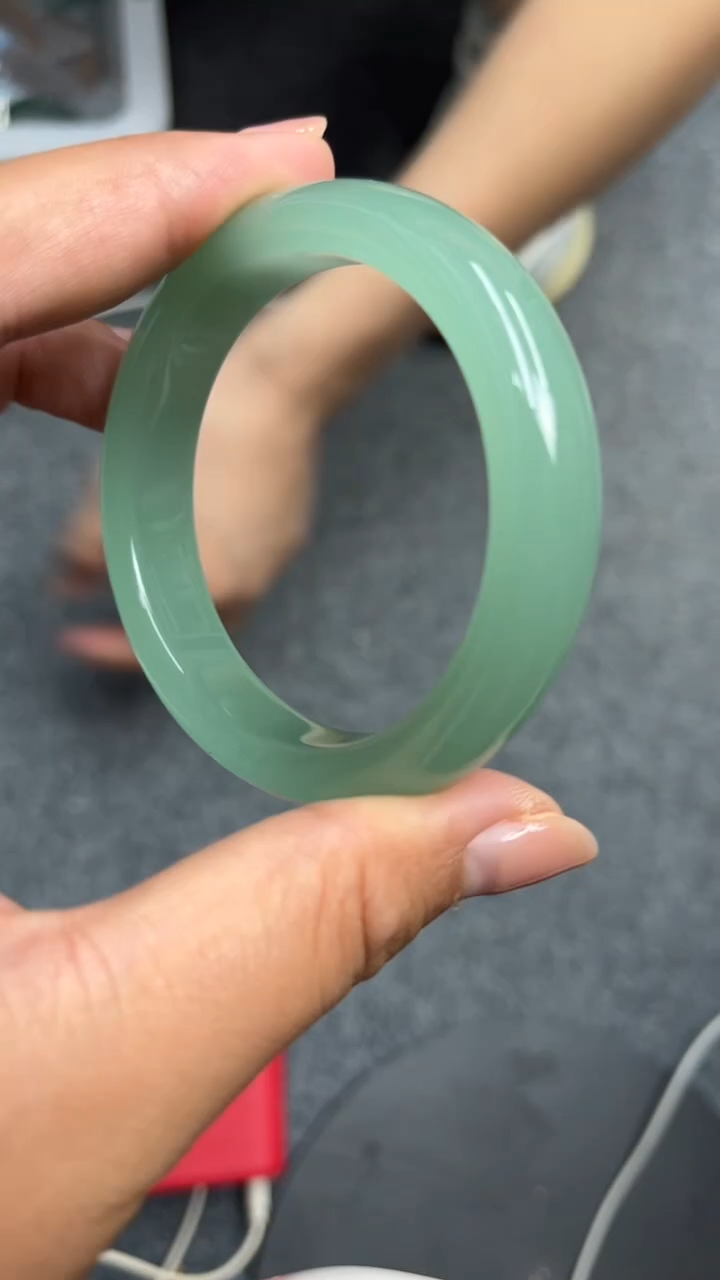 和田玉手镯未镶嵌18天空蓝正圈  55