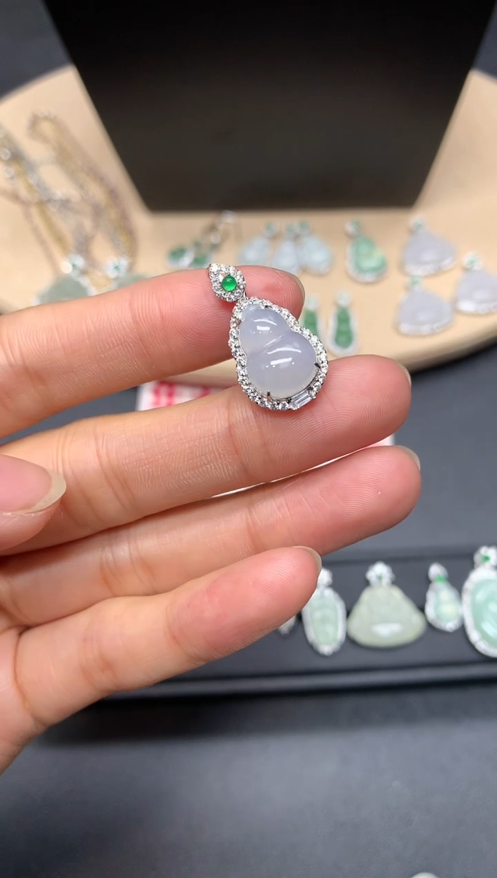 【闪购商品】翡翠吊坠(不含链)银S925镶嵌葫芦【多样性发其一】