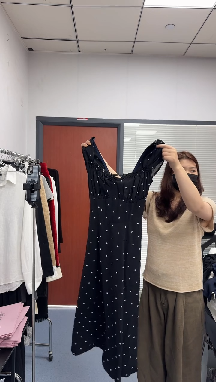 恐龙阿姨闪黑色连衣裙S码数