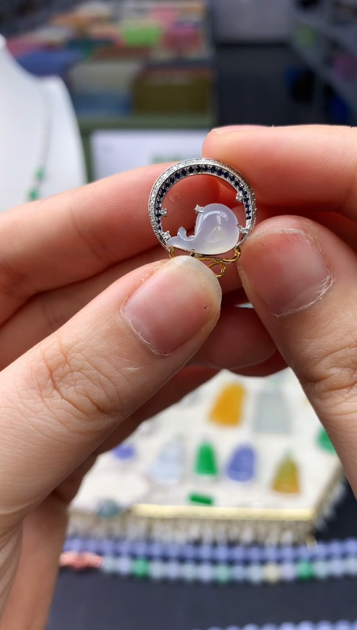 【闪购商品】翡翠吊坠(不含链)18K金镶嵌翡翠吊坠|不退不换