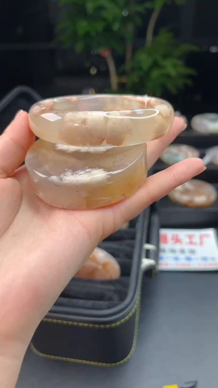 【闪购商品】石英质玉手镯未镶嵌赠送镯心（圈口64