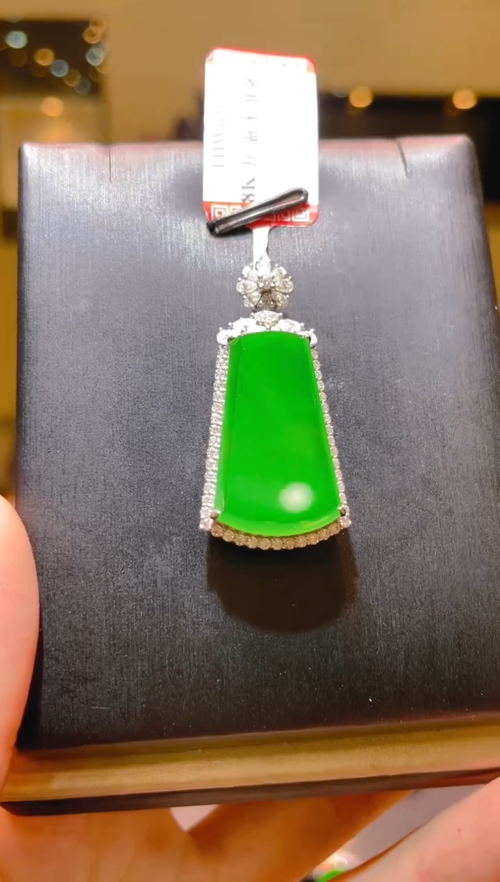 翡翠18K金镶嵌吊坠(赠链)A55