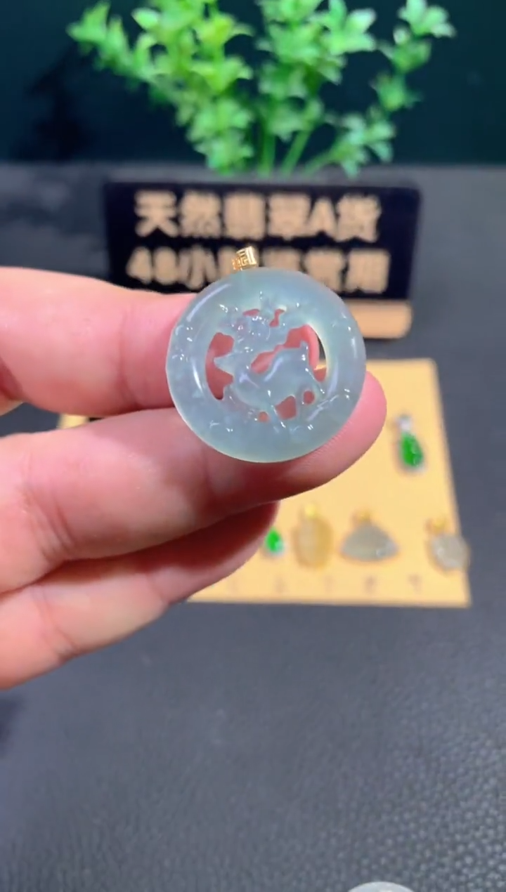 颈饰18K金镶嵌翡翠翡翠