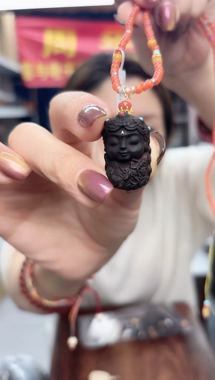木降真香雕刻度母吊坠