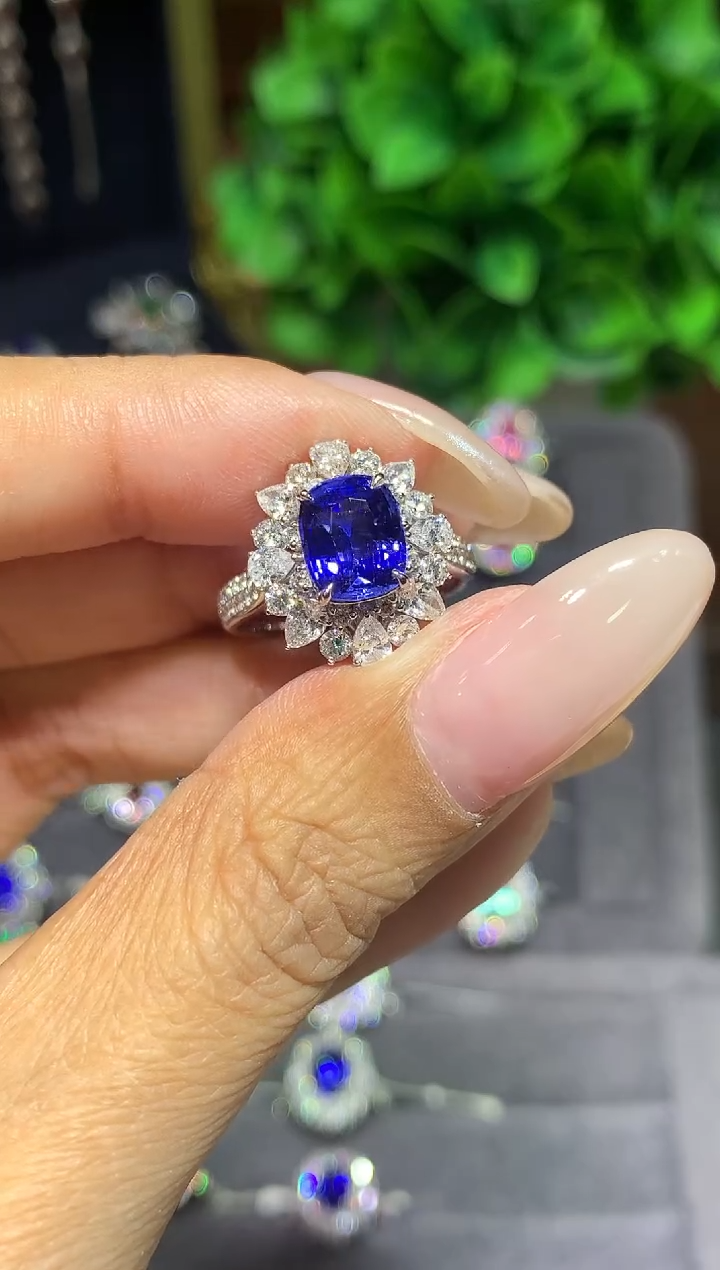 戒指蓝宝石18K金镶嵌2.65ct