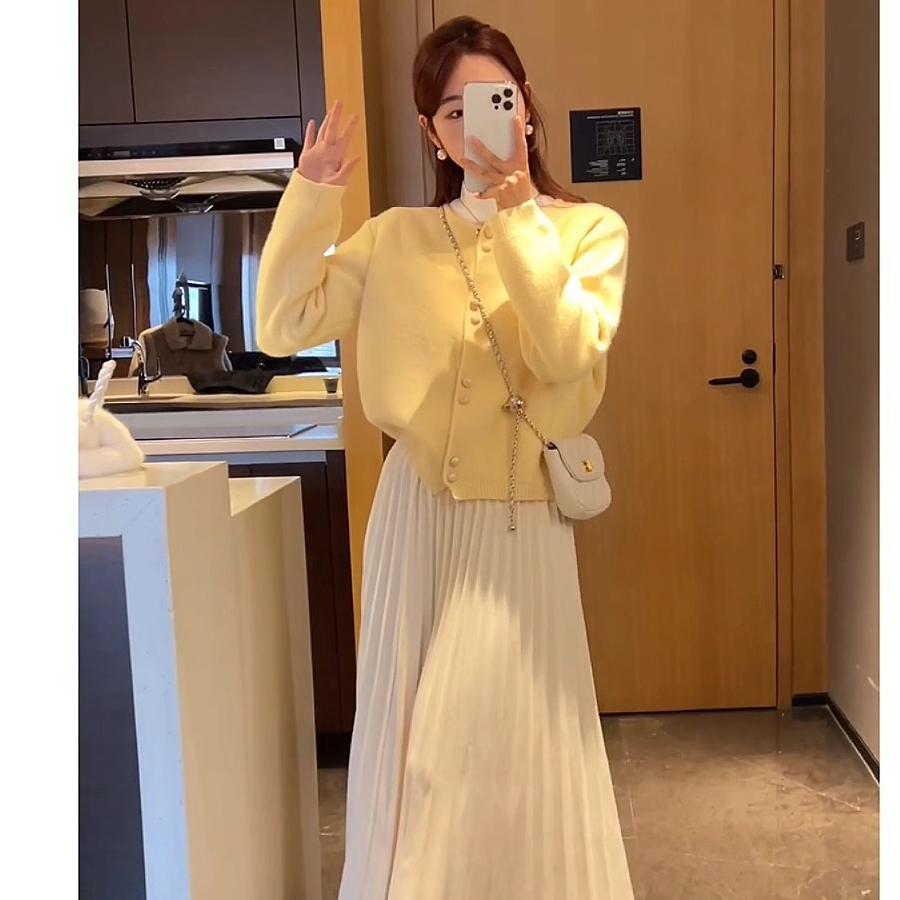 乐赢时尚美衣直播过款私拍发货打底长袖针织圆领短裤显瘦气质网红