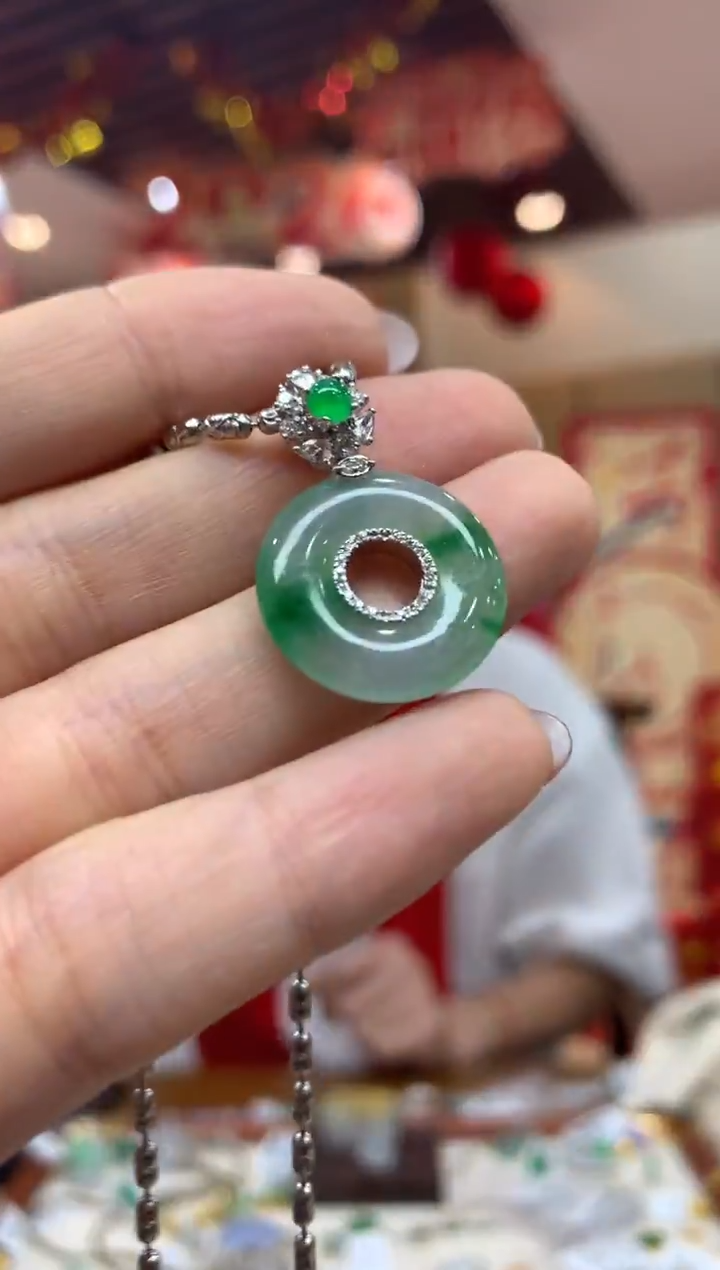 吊坠(不含链)18K金镶嵌翡翠甜甜圈
