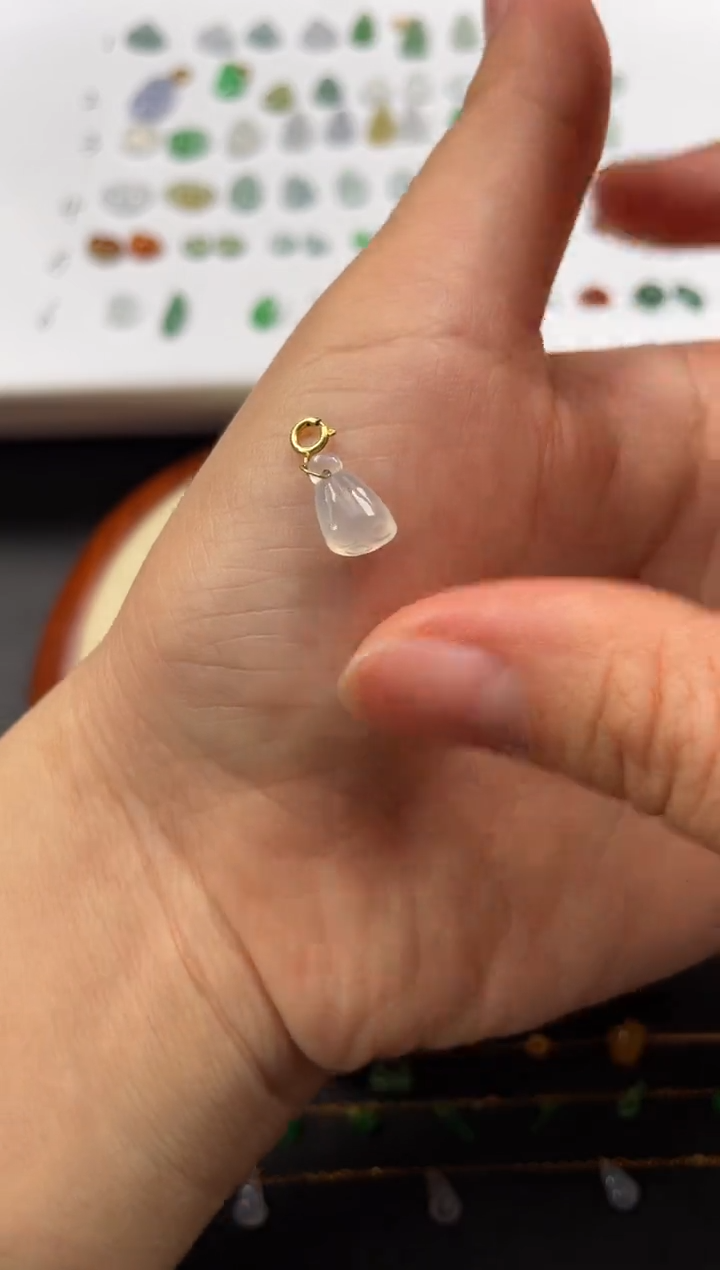 吊坠(不含链)18K金镶嵌翡翠一个JK275