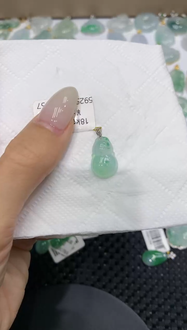 颈饰18K金镶嵌翡翠111111111111