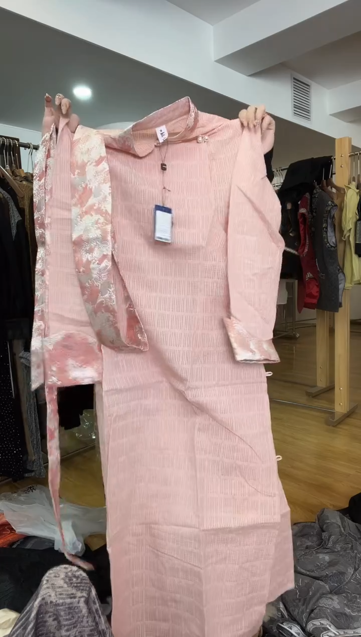 连衣裙       S码         100斤   