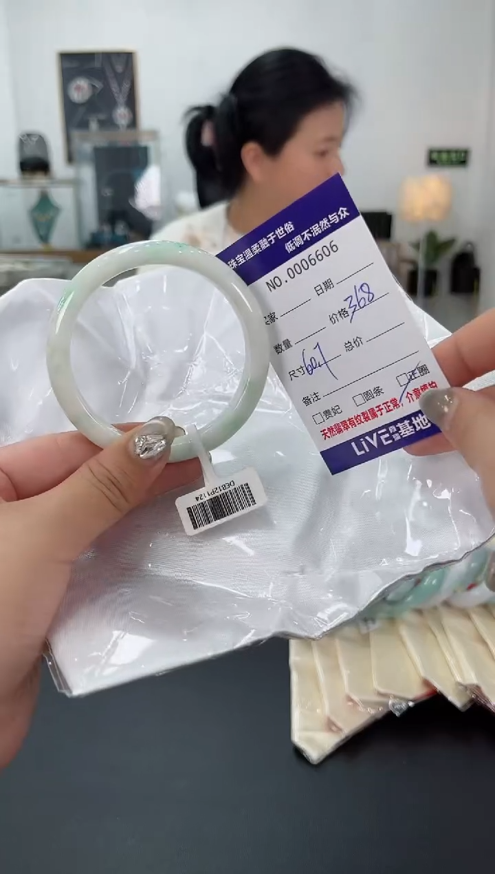 【闪购商品】翡翠手镯未镶嵌天然翡翠A货