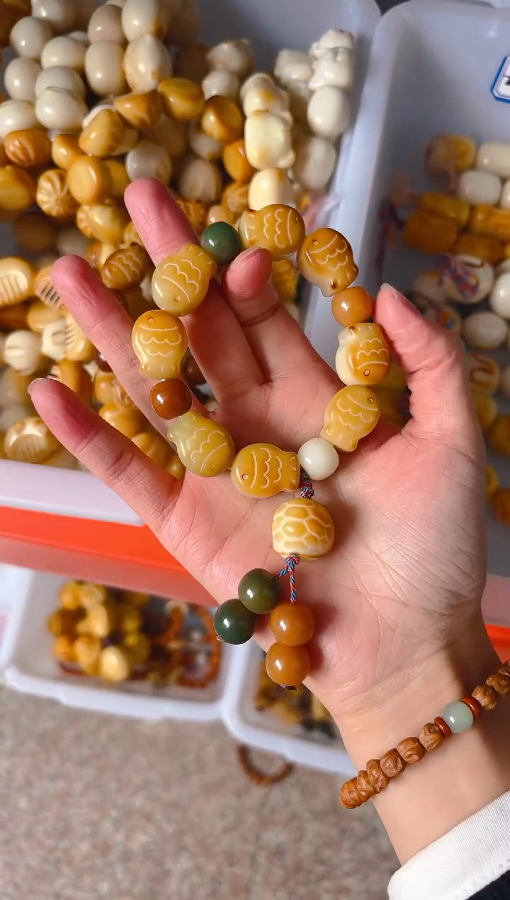 吊坠菩提根/象牙果年年有鱼单圈手串
