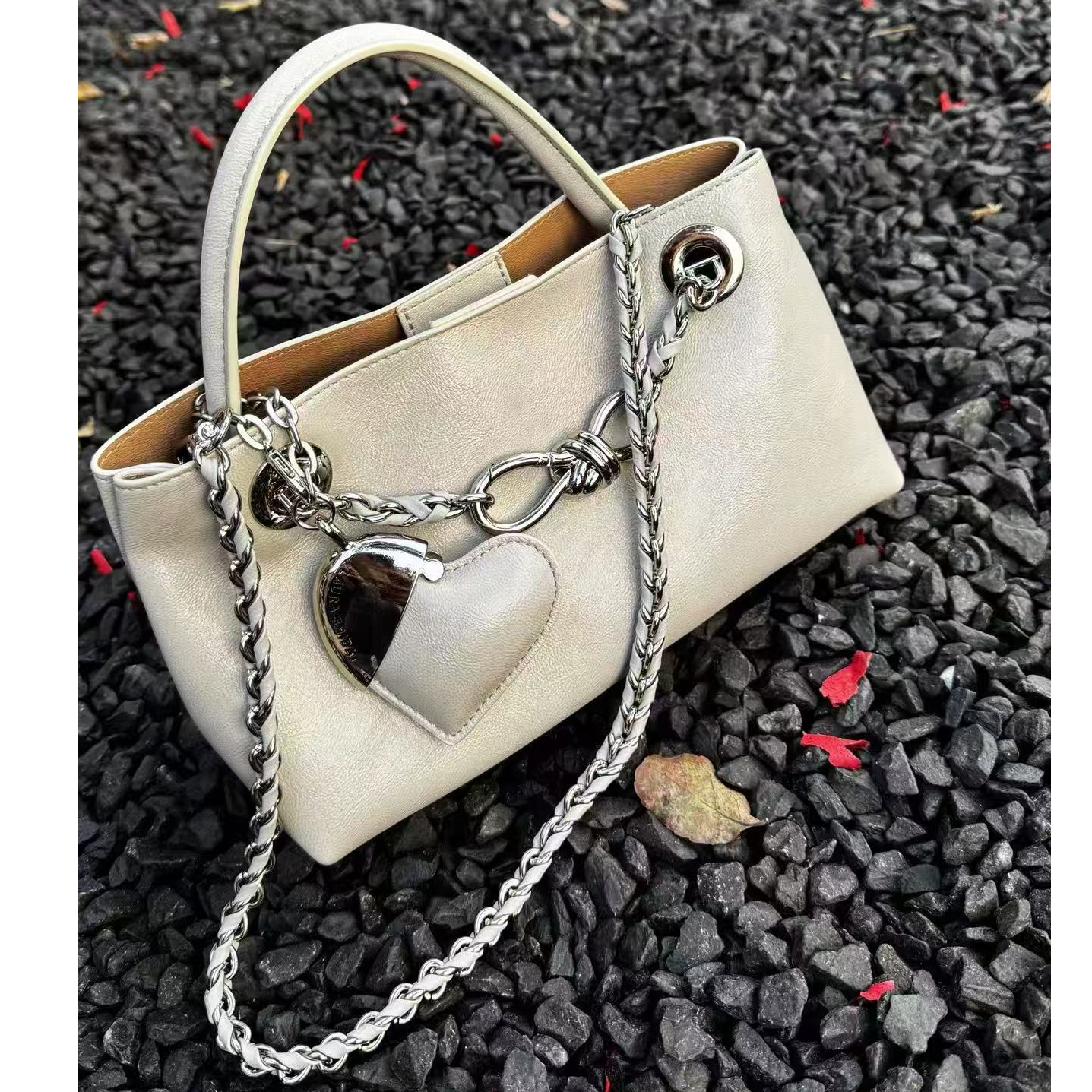 5359 奶油白 （长24厘米高14厘米）时尚百搭包包（无礼盒）带挂件