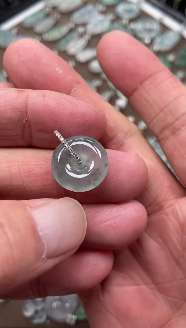 【闪购商品】翡翠吊坠(不含链)18K金镶嵌平安扣