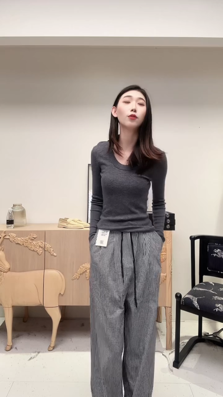 黑白条纹直筒裤  