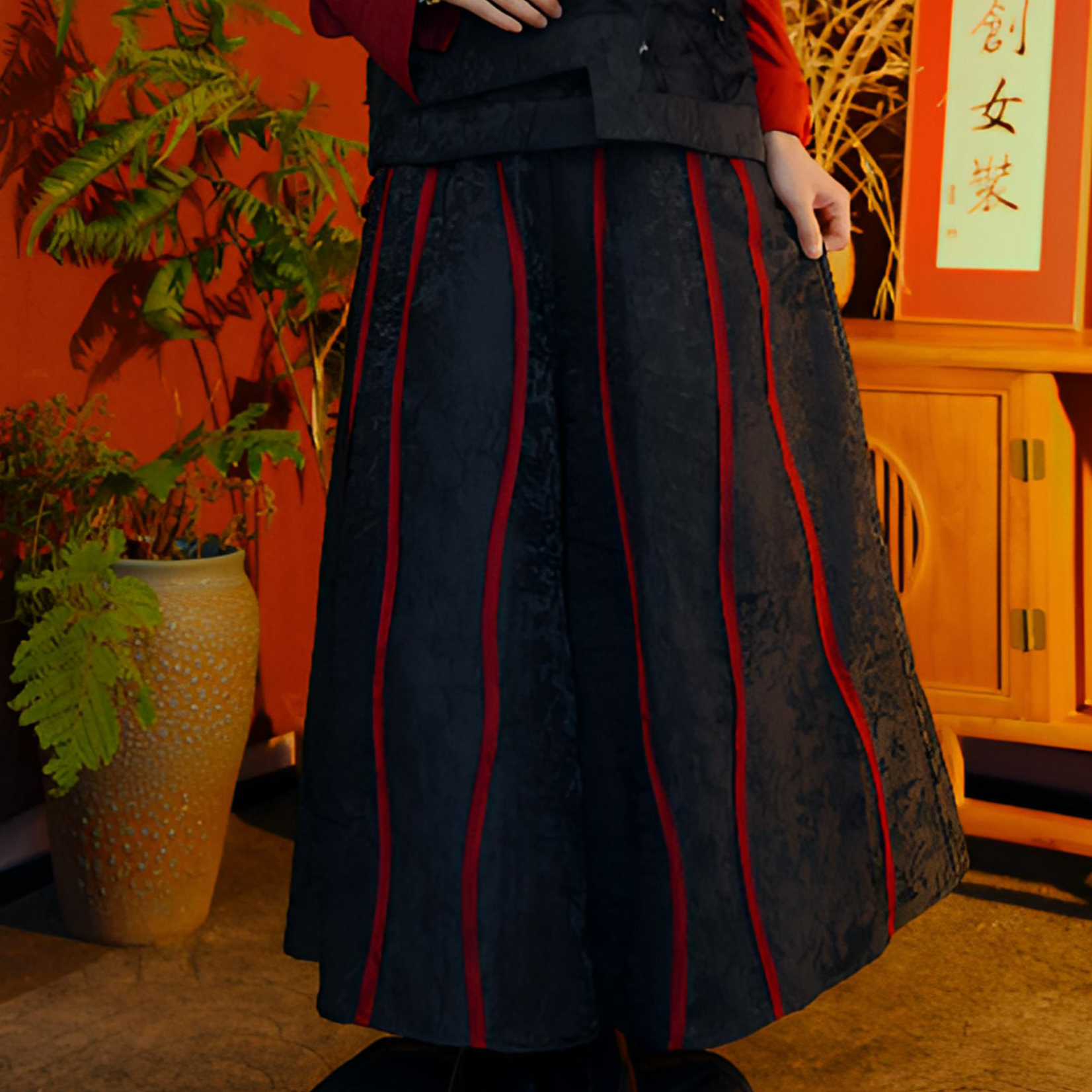 【胭脂醉】K23426-6线条美感不规则松紧腰刺绣阔腿裤