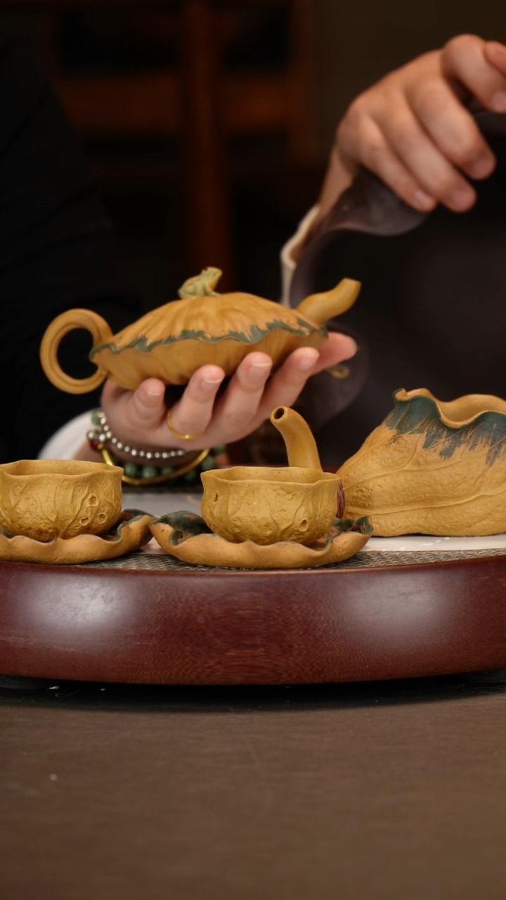 【闪购商品】紫砂茶壶莲蓬套组+莲蓬水洗+盖杯+荷花画两罐茶叶