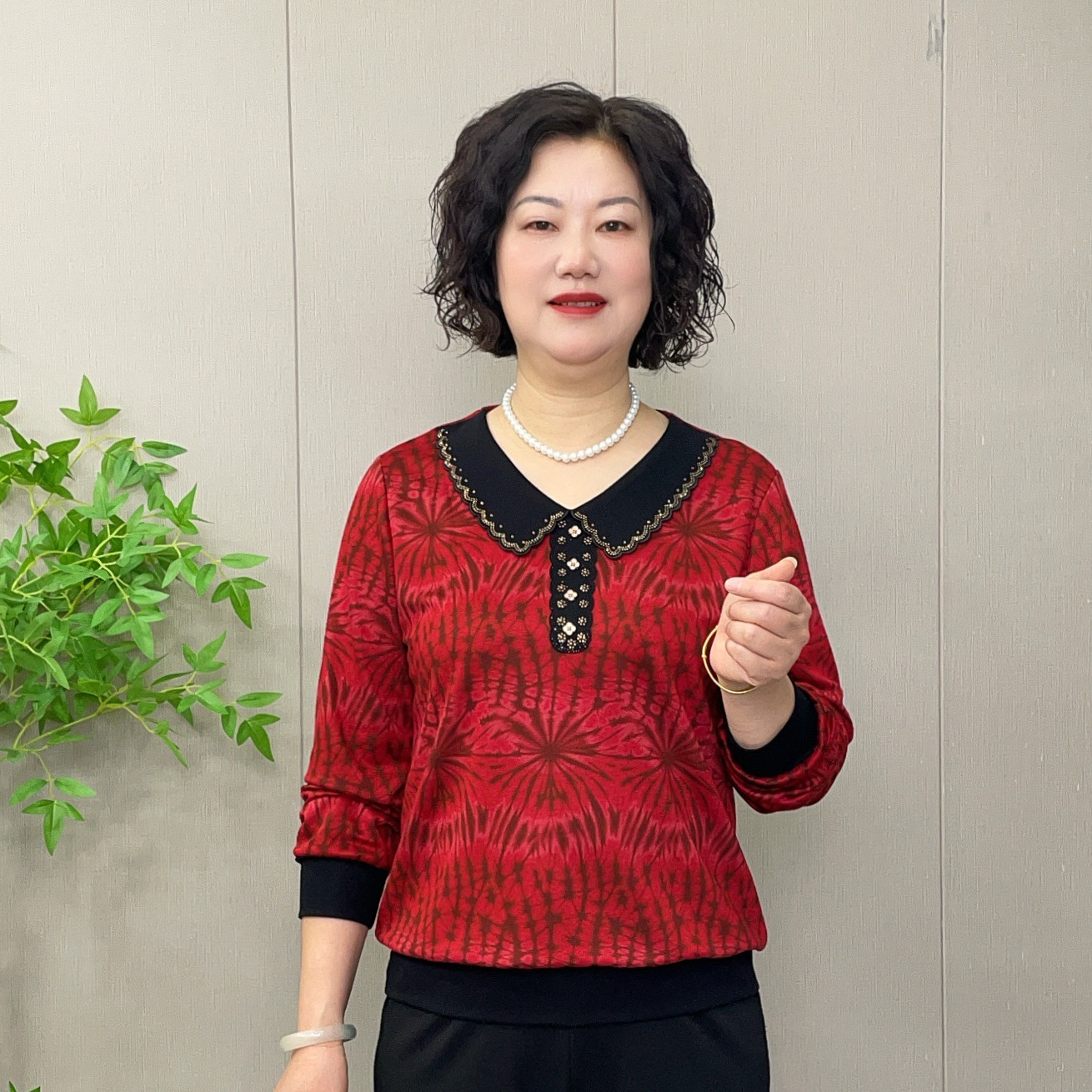 2025秋季新款时尚洋气减龄百搭潮流风中老年翻领宽松长袖妈妈装