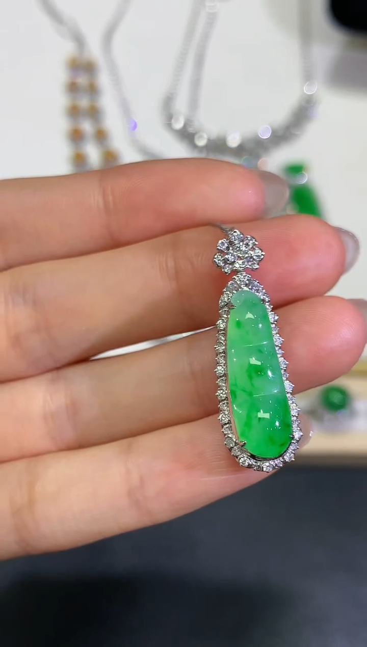 【闪购商品】翡翠颈饰18K金镶嵌团购50