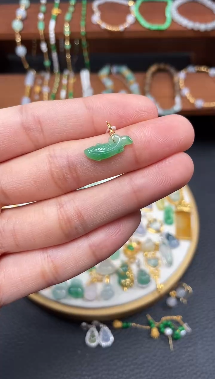 【闪购商品】翡翠吊坠(不含链)18K金镶嵌一个   JK456