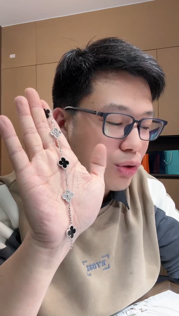 【闪购商品】钻石手链18K金镶嵌熊猫手链GHJ