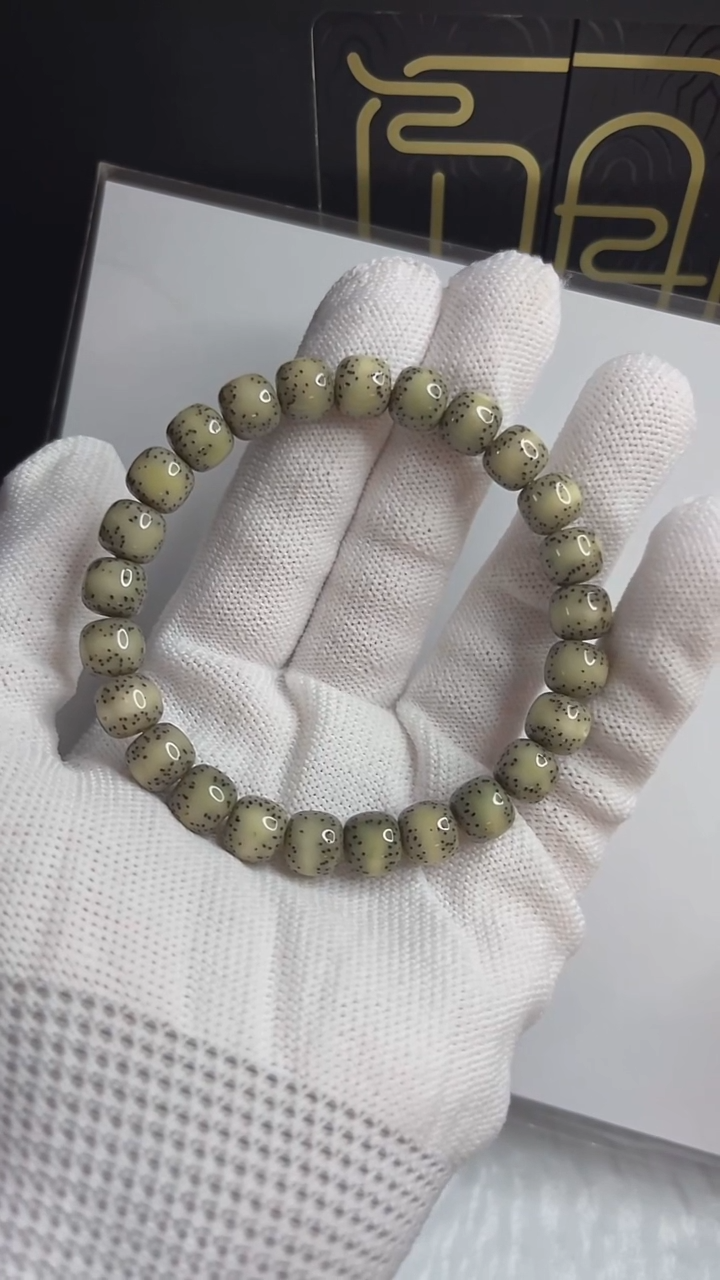 手串星月菩提小驼包9x8.a623