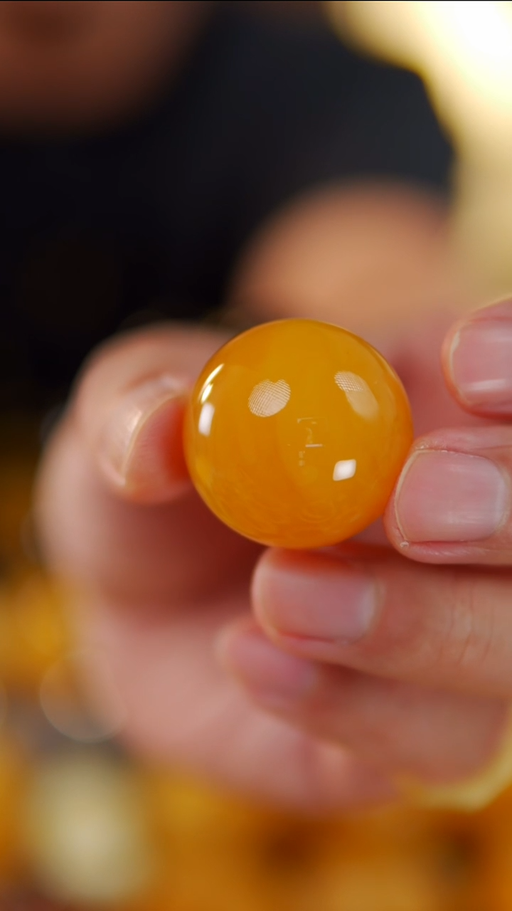 裸石琥珀未镶嵌16.15焦皮料圆珠30.6mm