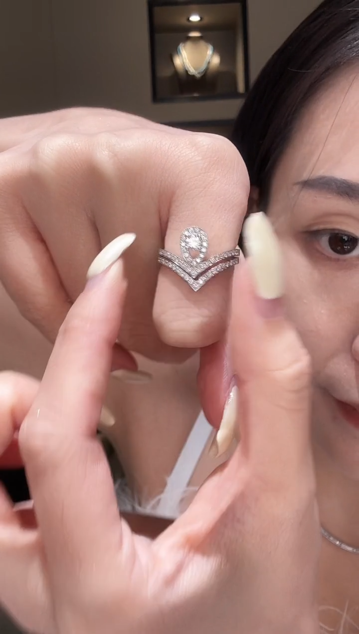 18K金镶嵌戒指钻石皇冠戒指二合一款