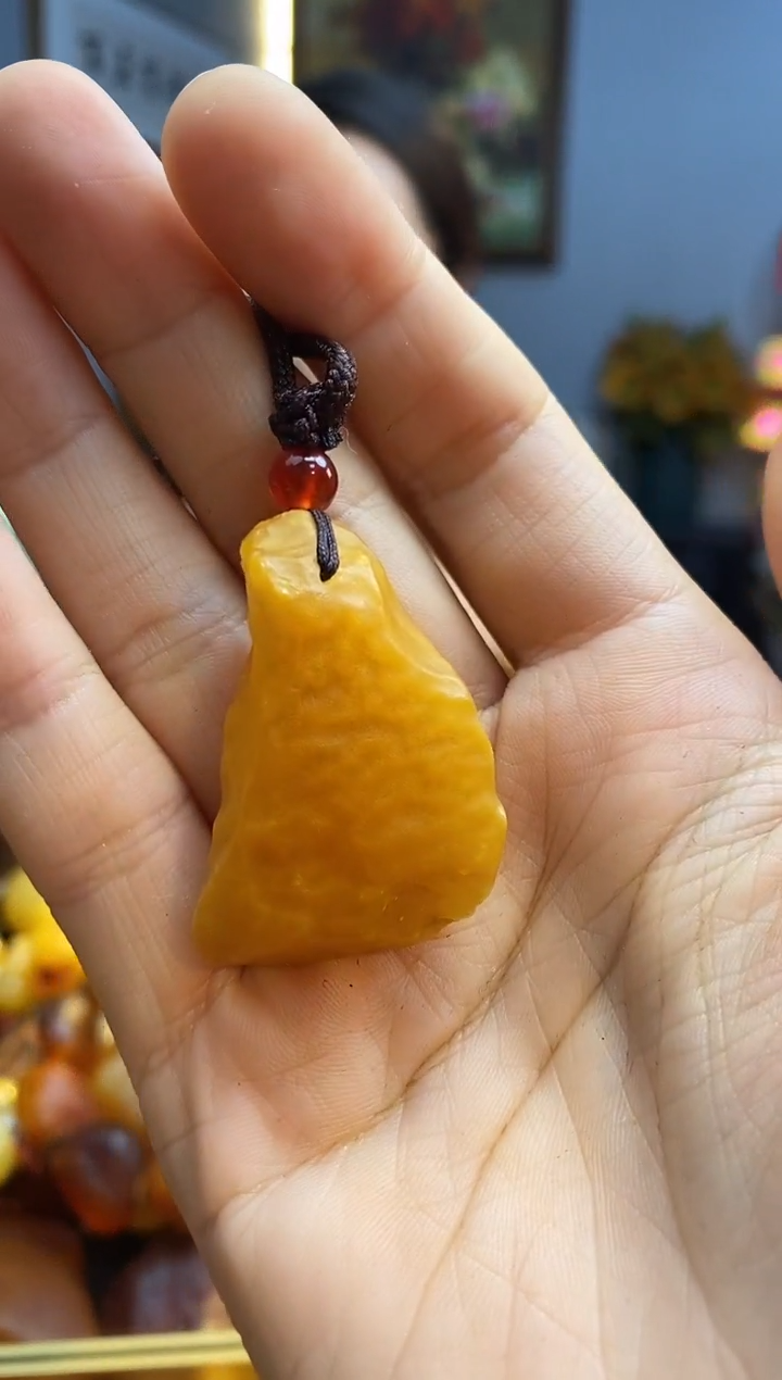未镶嵌颈饰琥珀吊坠