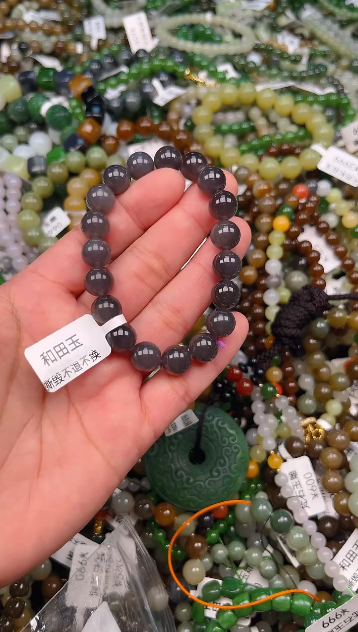 颈饰未镶嵌和田玉1