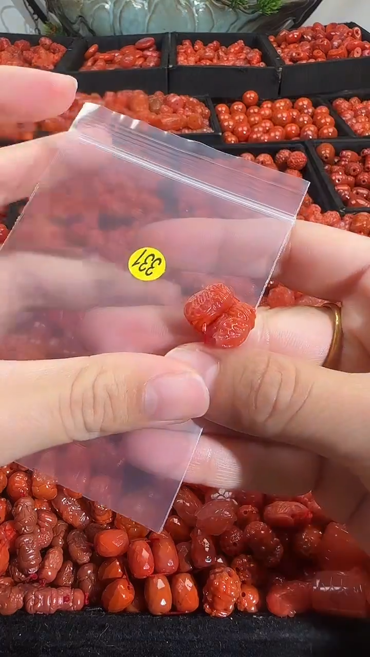 颈饰未镶嵌南红玛瑙1