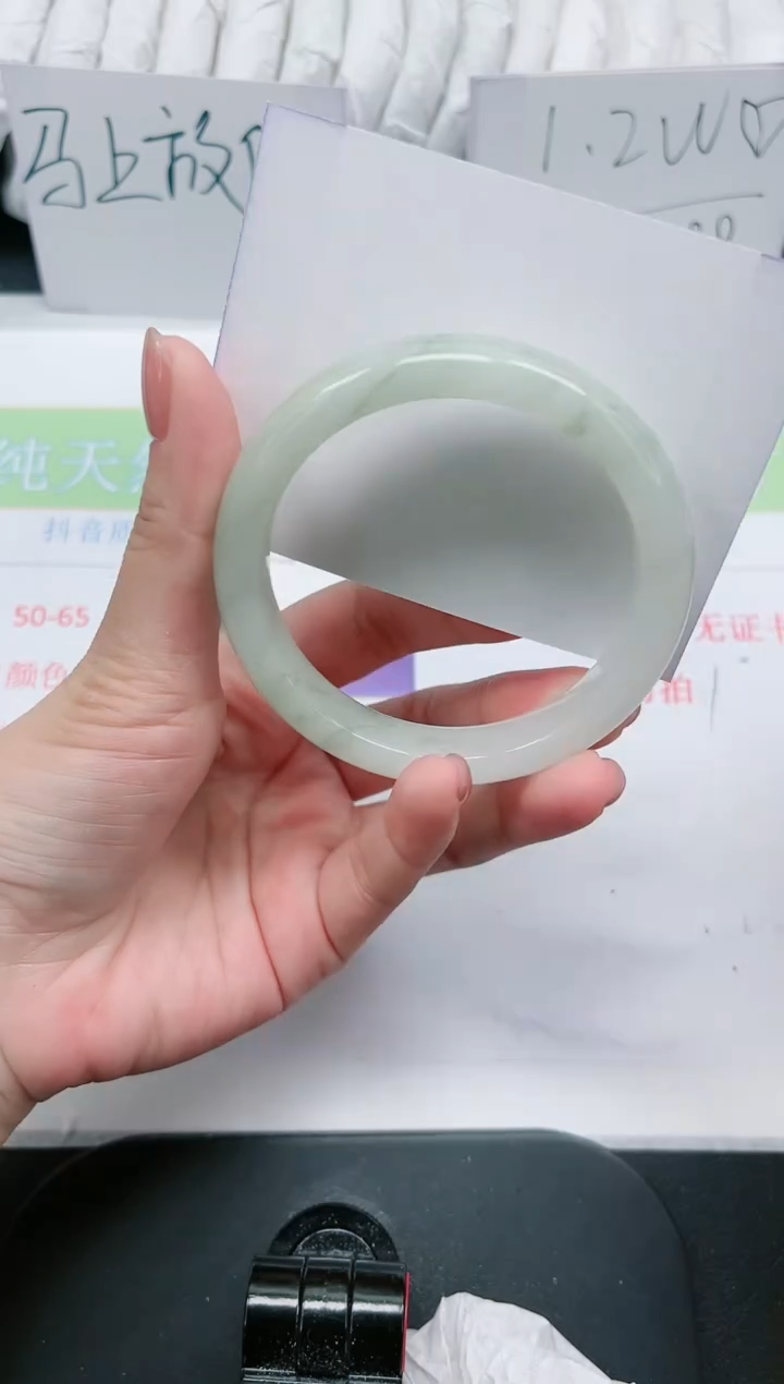 【闪购商品】石英质玉手镯未镶嵌158