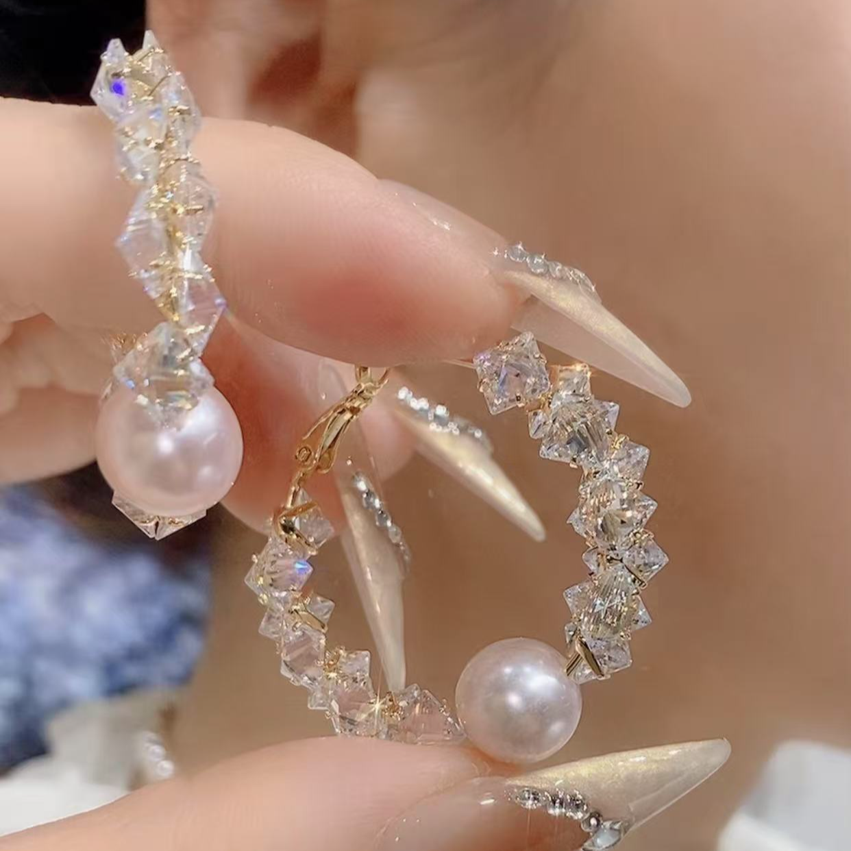 铜合金合成锆石耳饰 气质轻奢时尚百搭小众简约精致圈圈E104