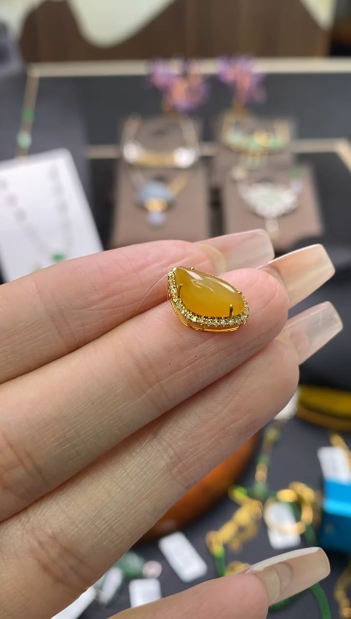 【闪购商品】翡翠颈饰18K金镶嵌净货13149