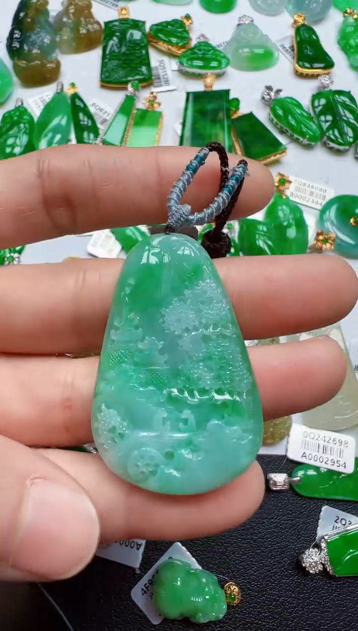 【闪购商品】翡翠吊坠(不含链)未镶嵌900