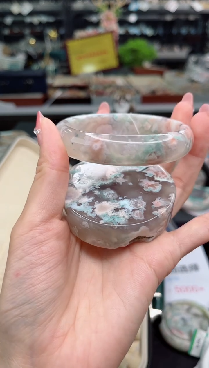 【闪购商品】石英质玉手镯未镶嵌62圈口（赠品镯心）3S91