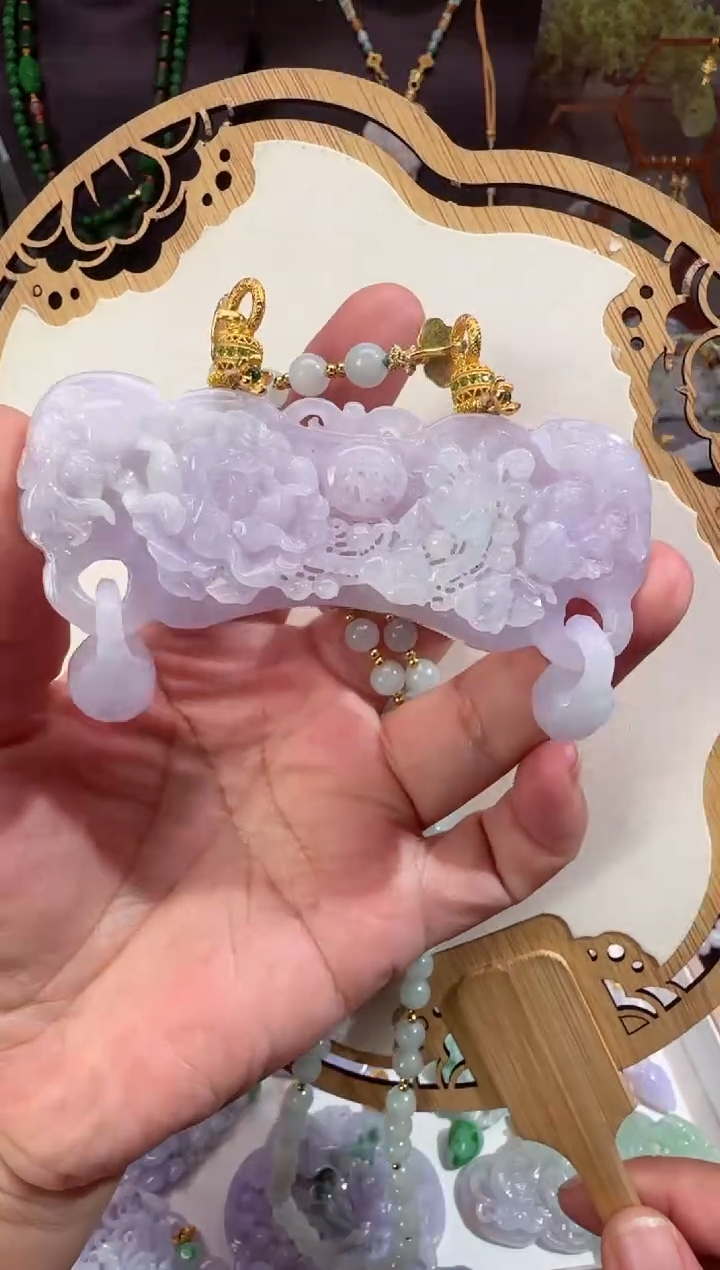 【闪购商品】翡翠颈饰未镶嵌牌子