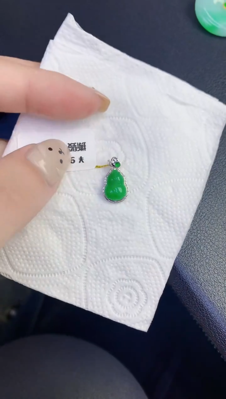 颈饰18K金镶嵌翡翠缅甸天然翡翠A货