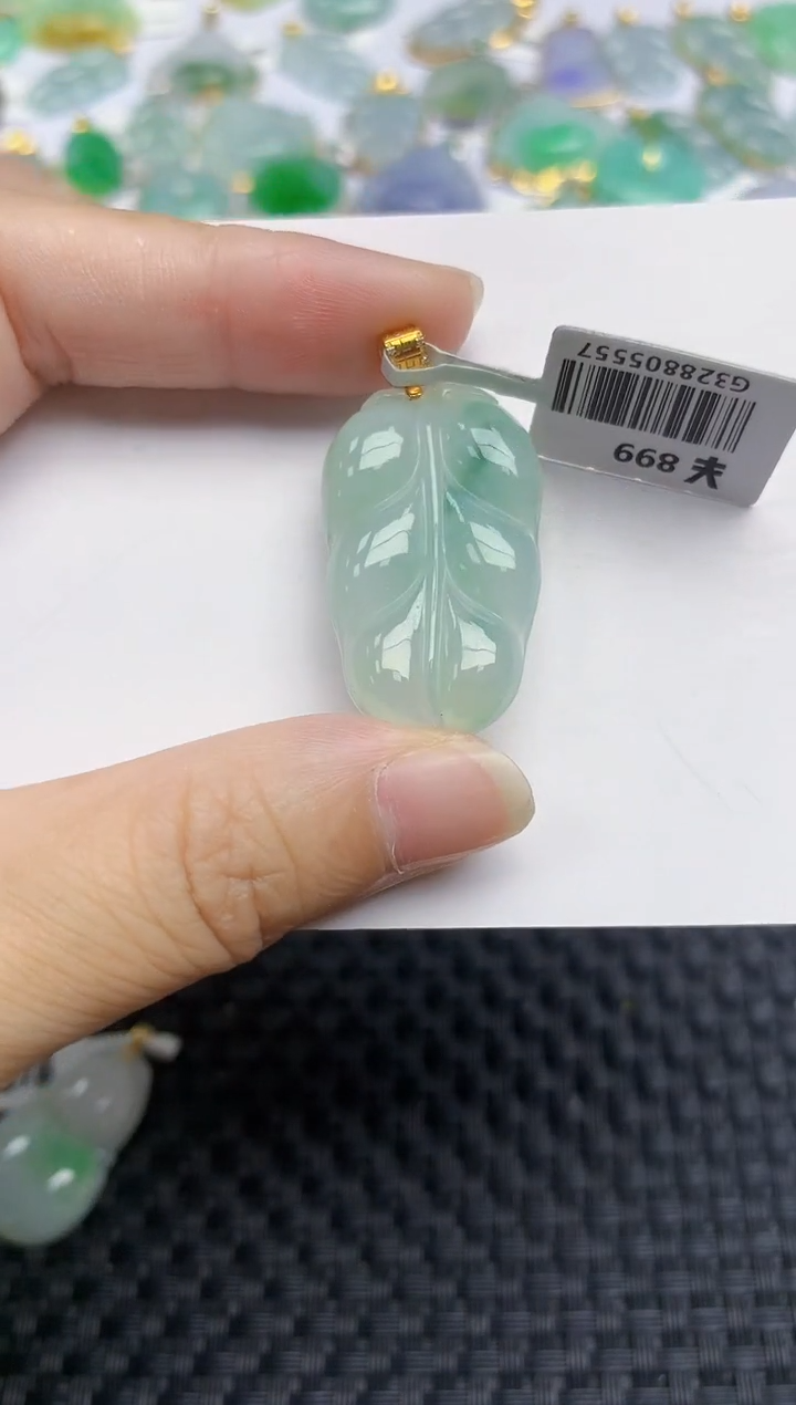 翡翠18K金镶嵌颈饰天然翡翠A货