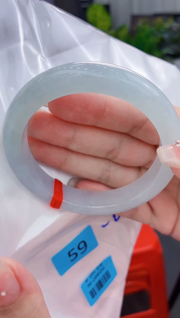 翡翠手镯未镶嵌翡翠手镯