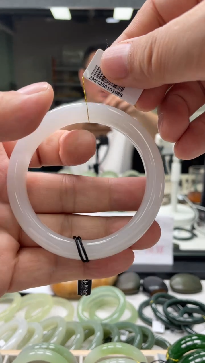 【闪购商品】和田玉手镯未镶嵌编码 1088圈口59-60