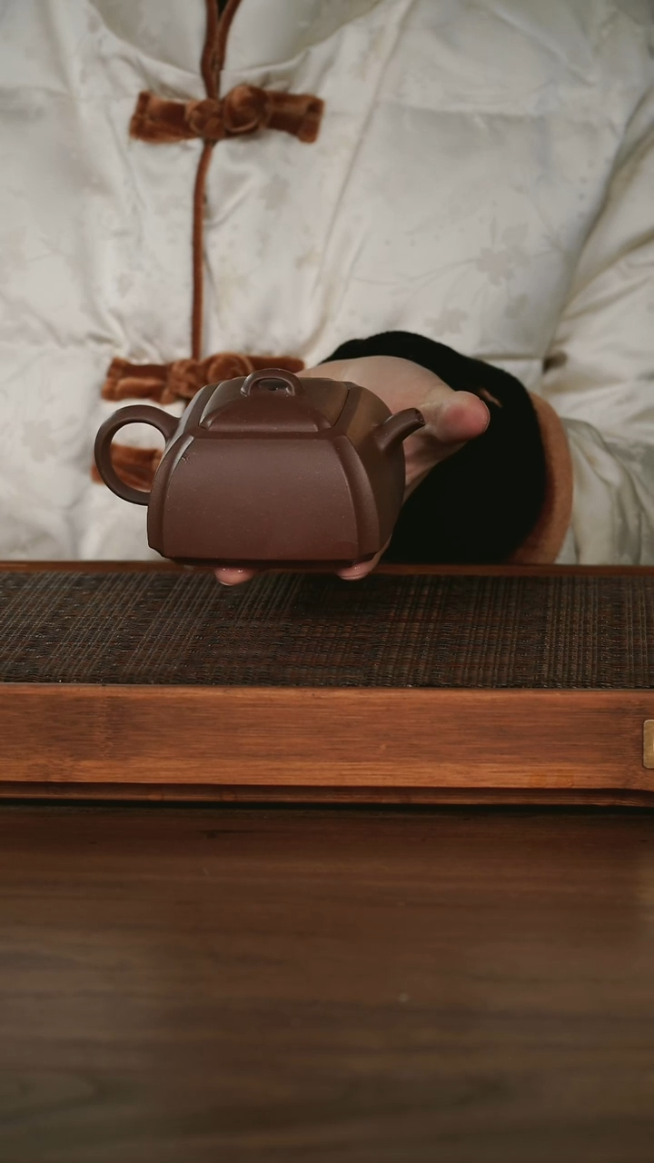 【闪购商品】紫砂茶壶 云龙四方 底槽清 容量190cc