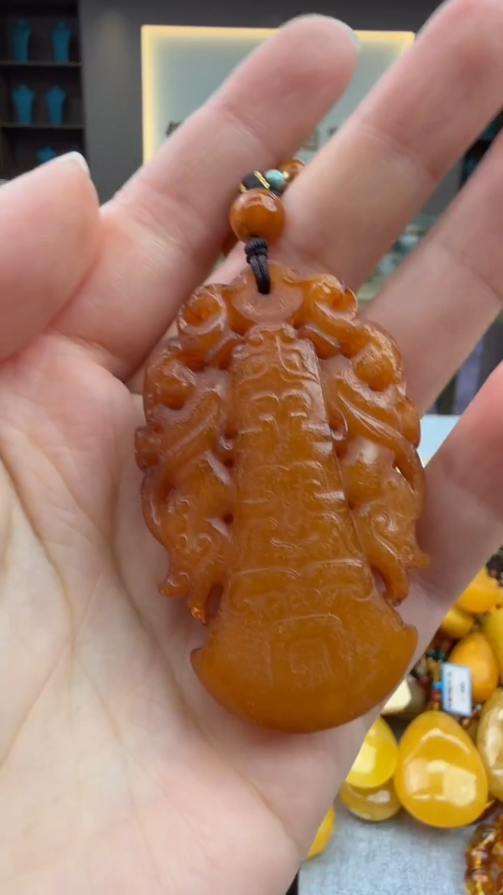 琥珀颈饰未镶嵌78秒拍号 假一罚三