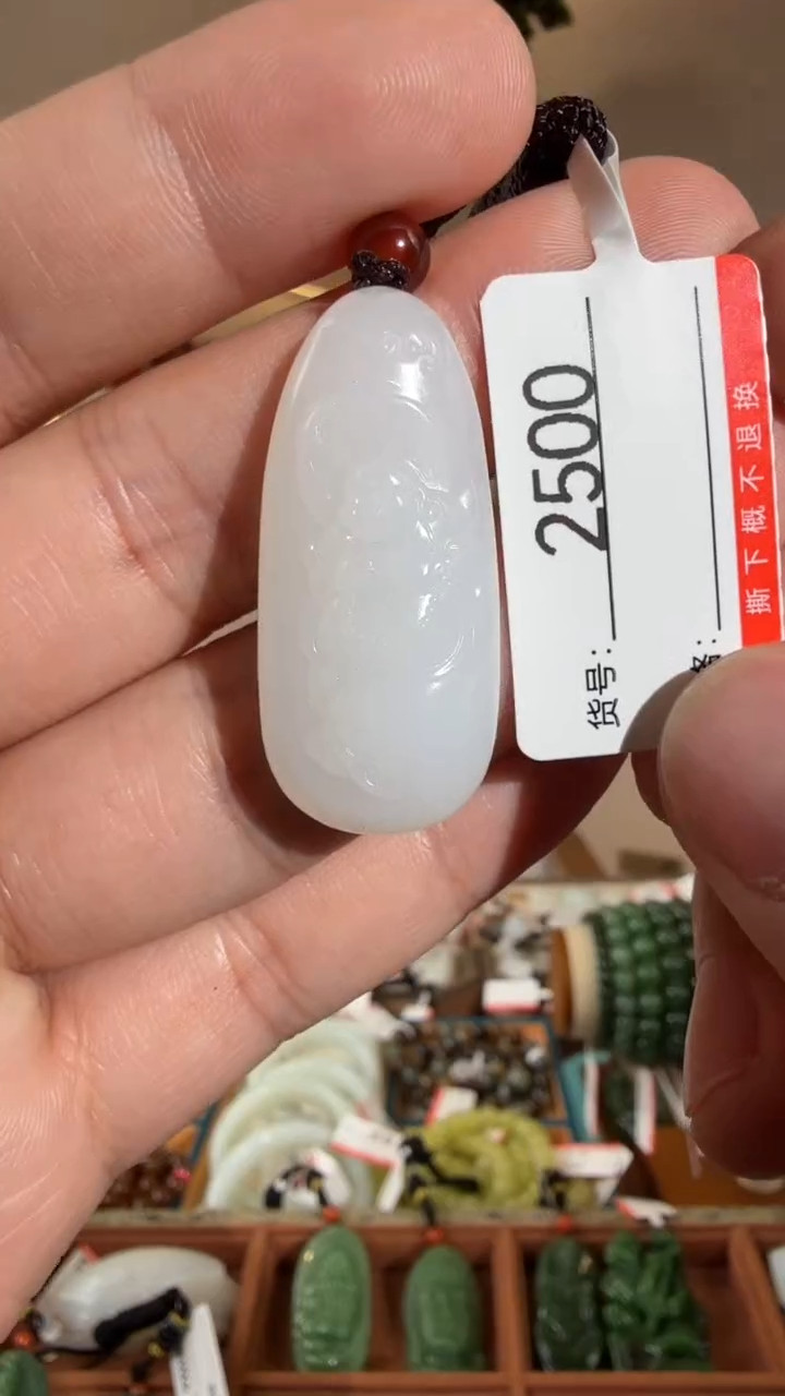 颈饰未镶嵌和田玉1